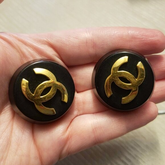 Chanel Vintage LARGE Interlocking CC Black and Gold Clip-On Earrings - Picture 7 of 16